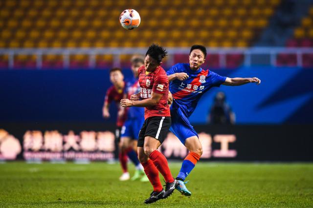 乐鱼体育官方-申花28岁后卫迎个人首场中超 出场2分钟飞踹染红